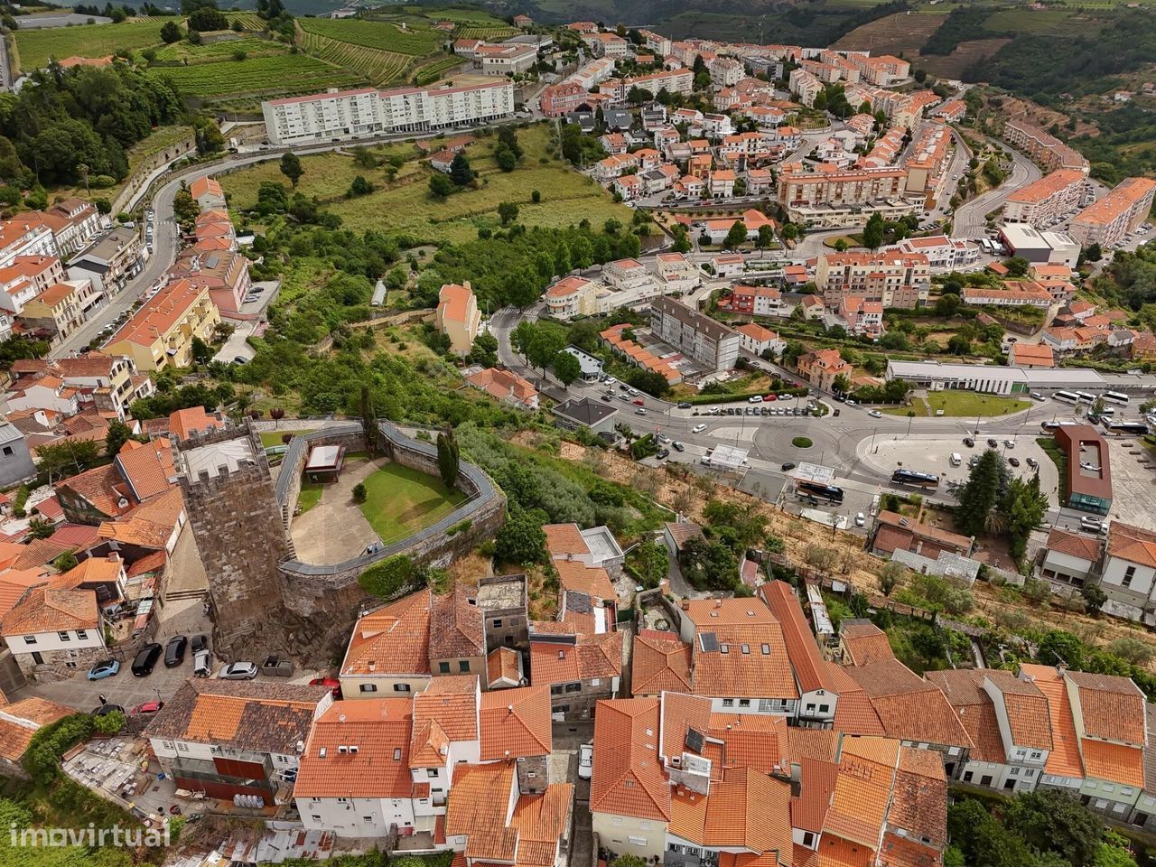 Moradia T3 | 4 Pisos | Logradouro | Castelo | Lamego