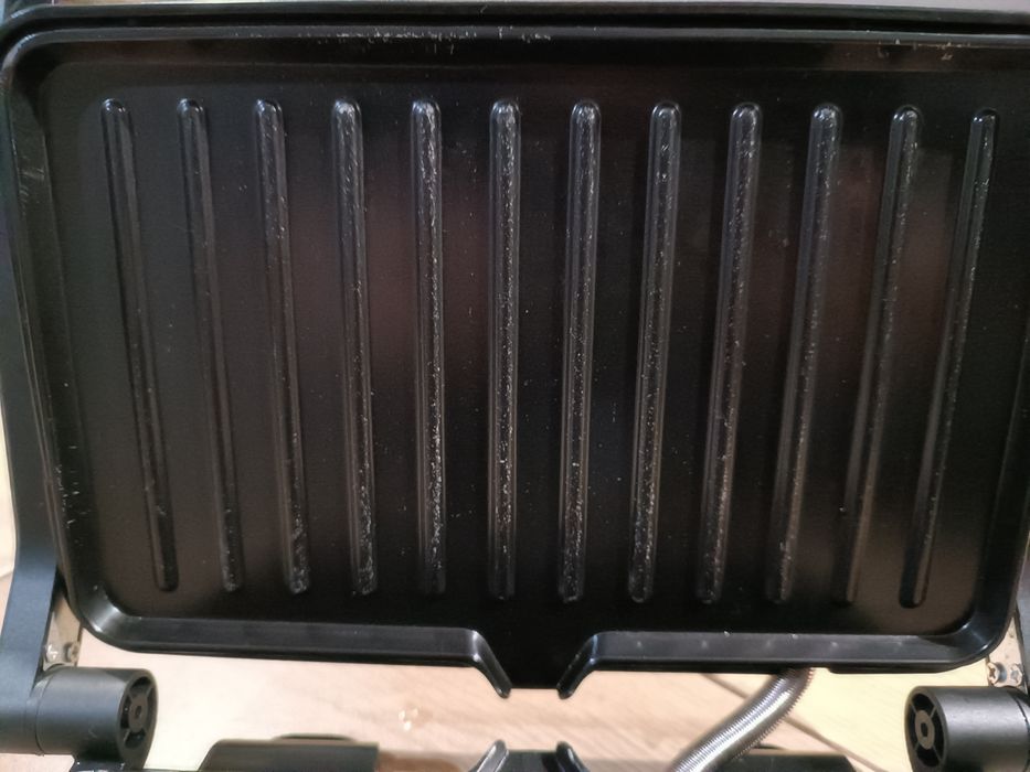 Mały funkcjonalny grill opiekacz