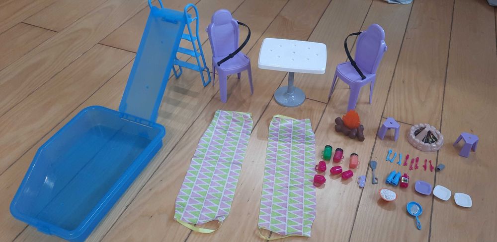 Duży kamper dla lalek z basenem i akcesoriami