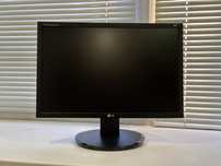 Монітор 20" LG Electronics L204WTS-BF Чорний