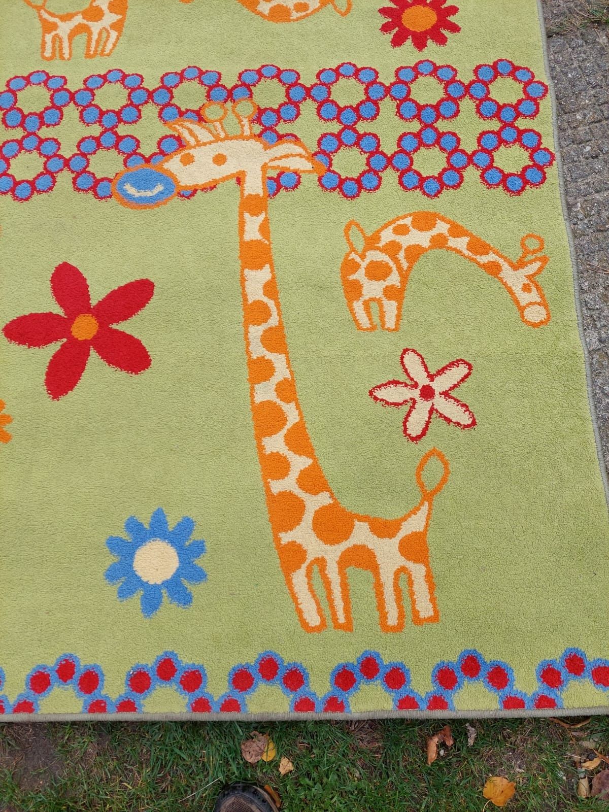 Dywan dziecięcy z żyrafą