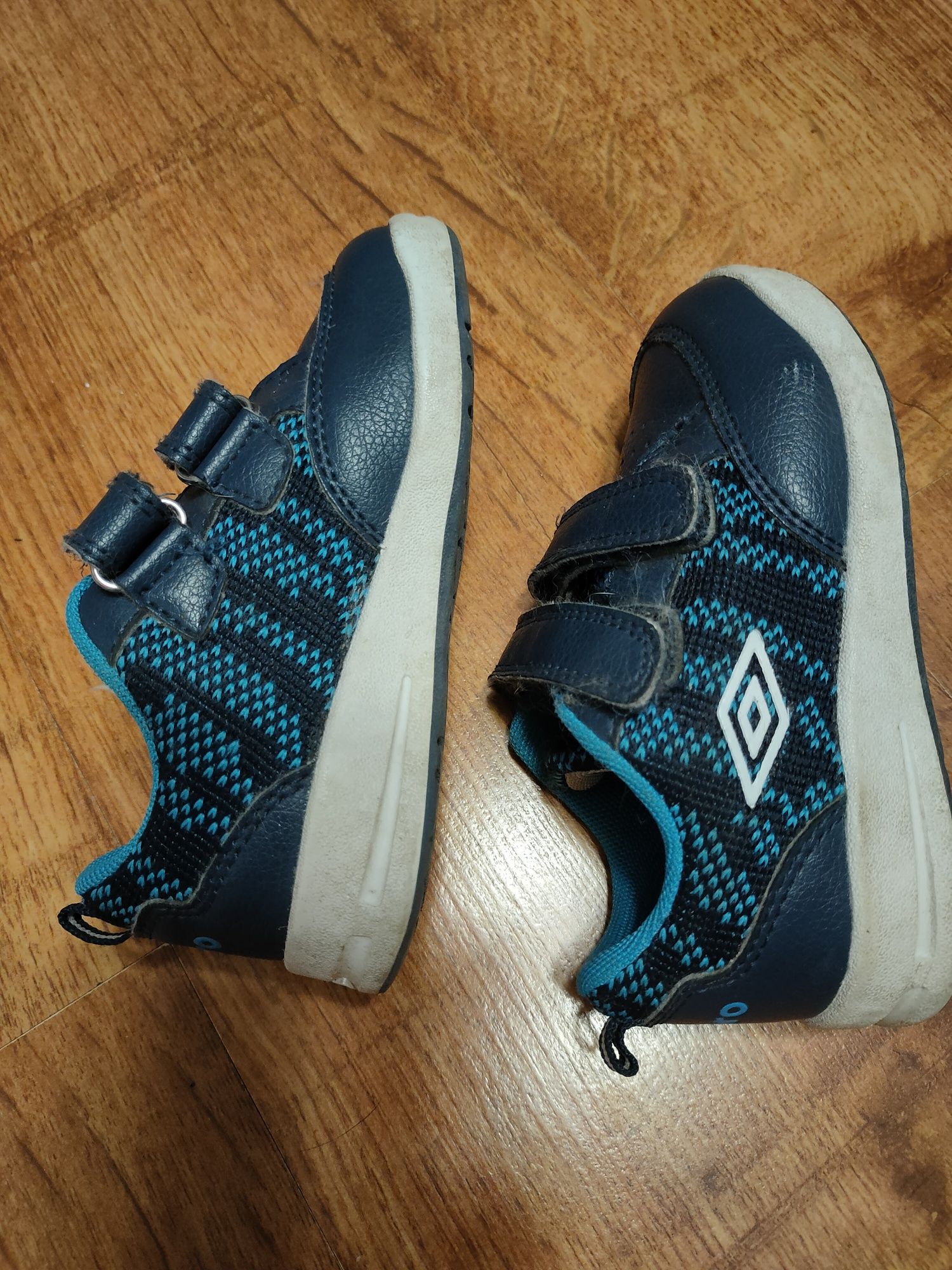 Buty sportowe Umbro rozm.24
