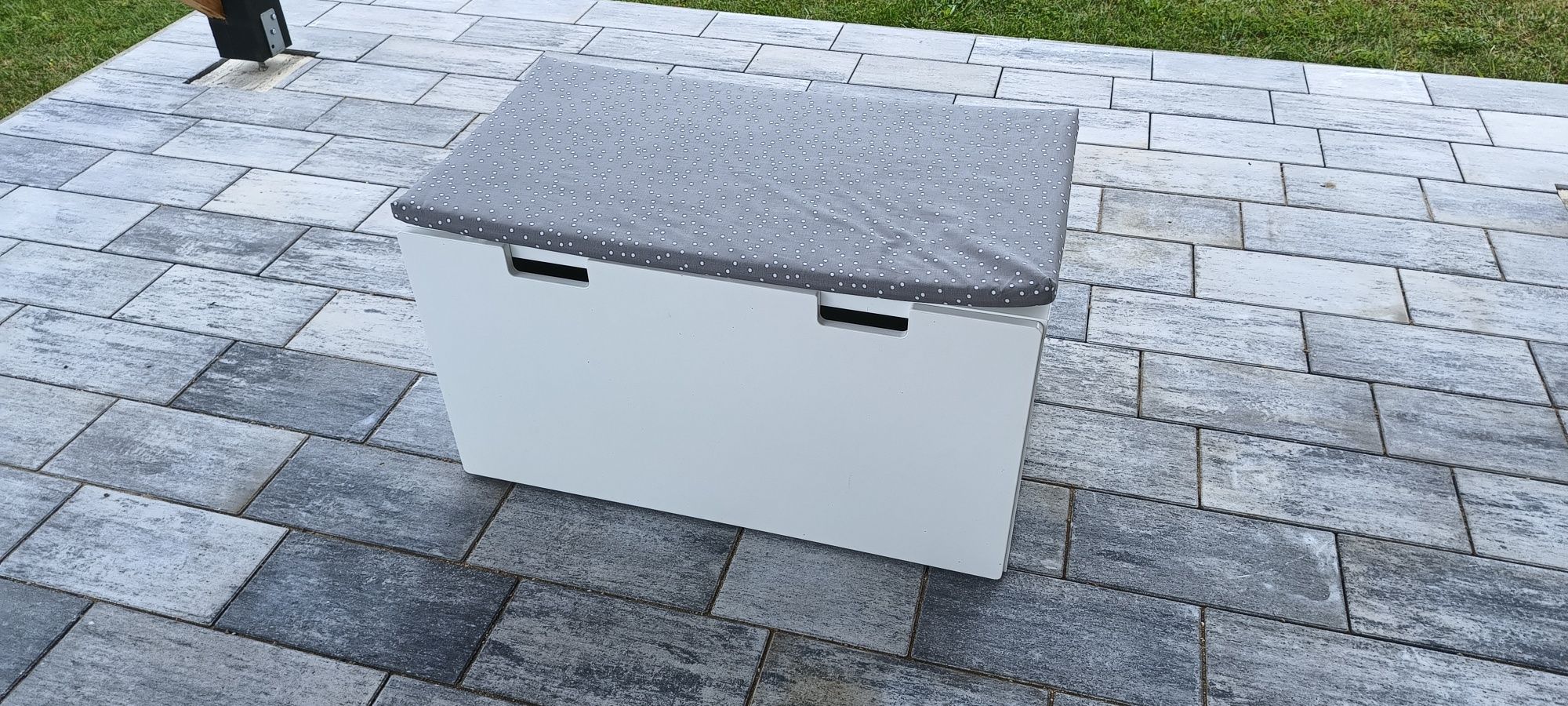 IKEA stuva - siedzisko / szafka na zabawki