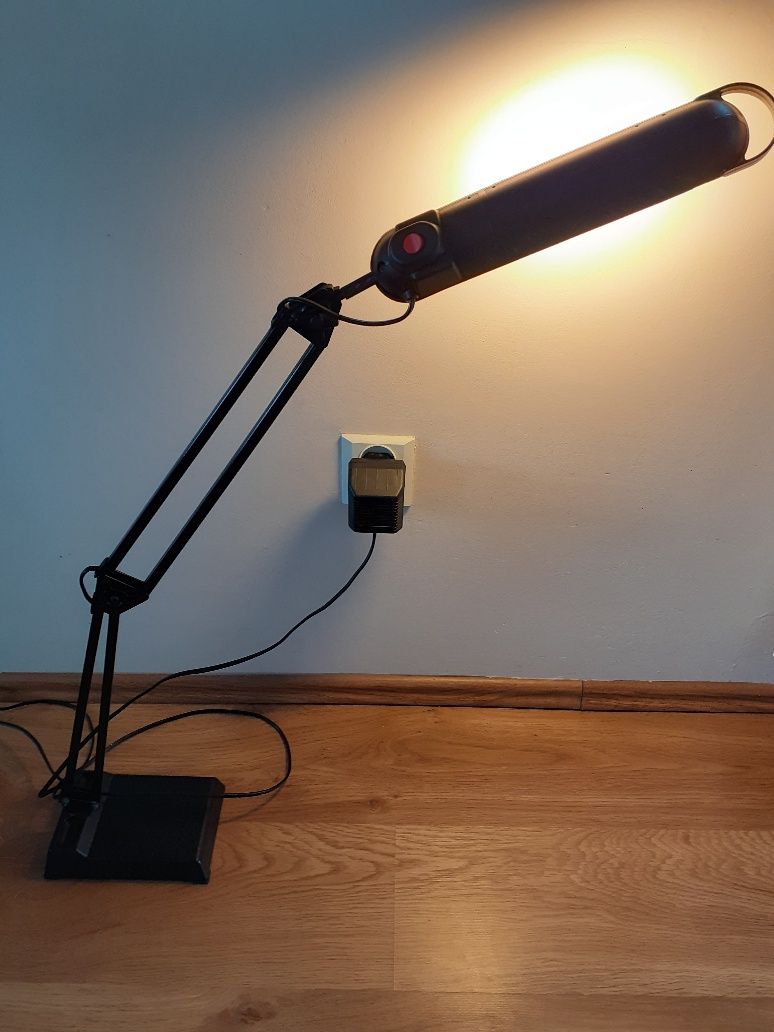 Lampa biurkowa (lampka na biurko)