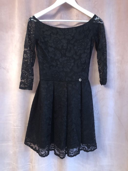 Nowa czarna sukienka koronkowa rozkloszowana