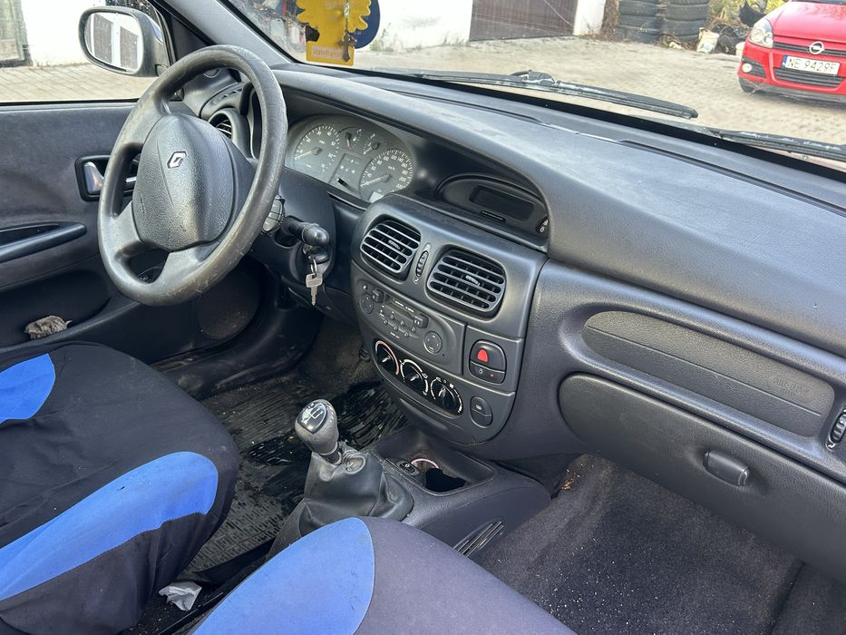 RENAULT MEGANE 1.6 Benzyna 2002 r OC na rok cAsu