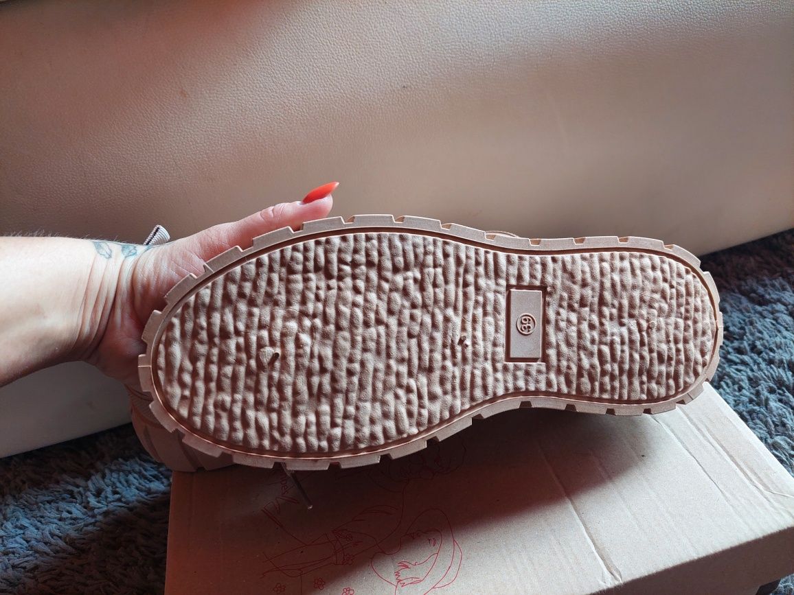 Sneakersy beżowe 39