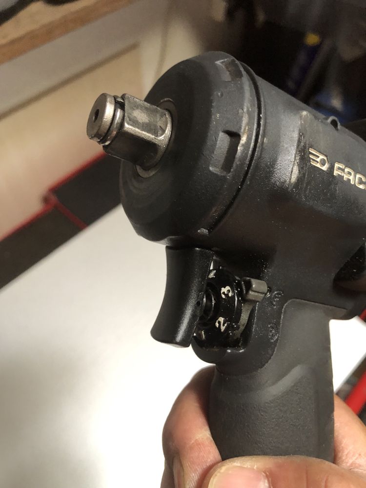 Vendo pneumatica Facom