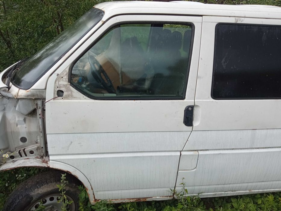 Двері передні двери дверь Volkswagen T4 2.4D Фольксваген Авторозборка