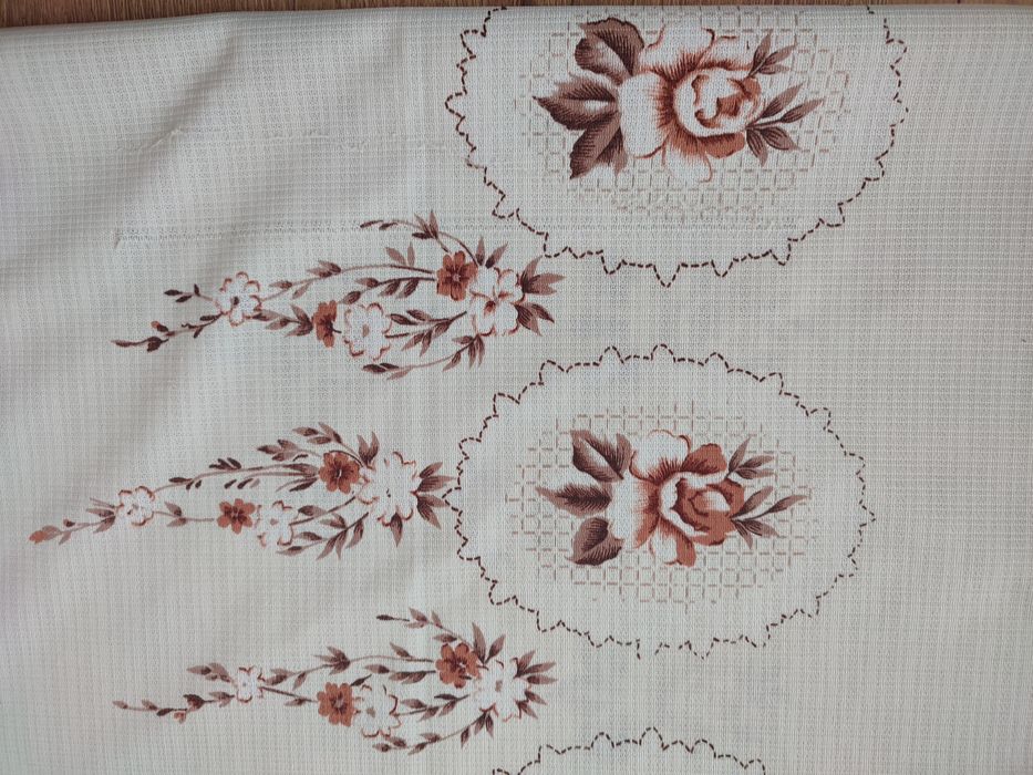 Komplet dwóch zasłon z kwiatowym wzorem 220x140 cm