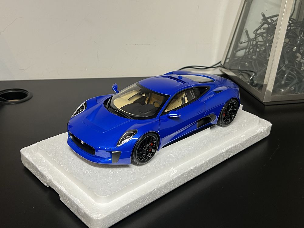Sprzedam model 1:18 Jaguar C-X75 Almost Real [NOWY]