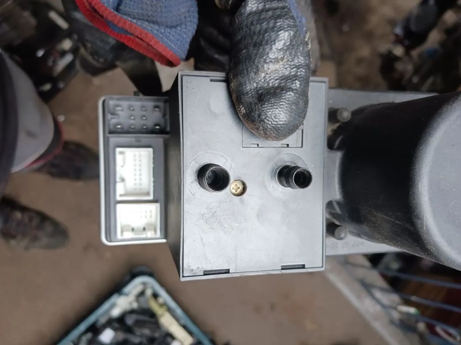 Pompka zamka sterownik centralnego Audi A4 B5 A6 C5 A8 D2 A3 8L Lift FL 8D0862257L B D J G