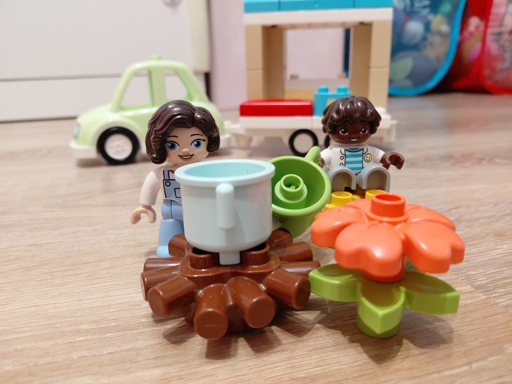 LEGO DUPLO Dom rodzinny na kółkach 10986
