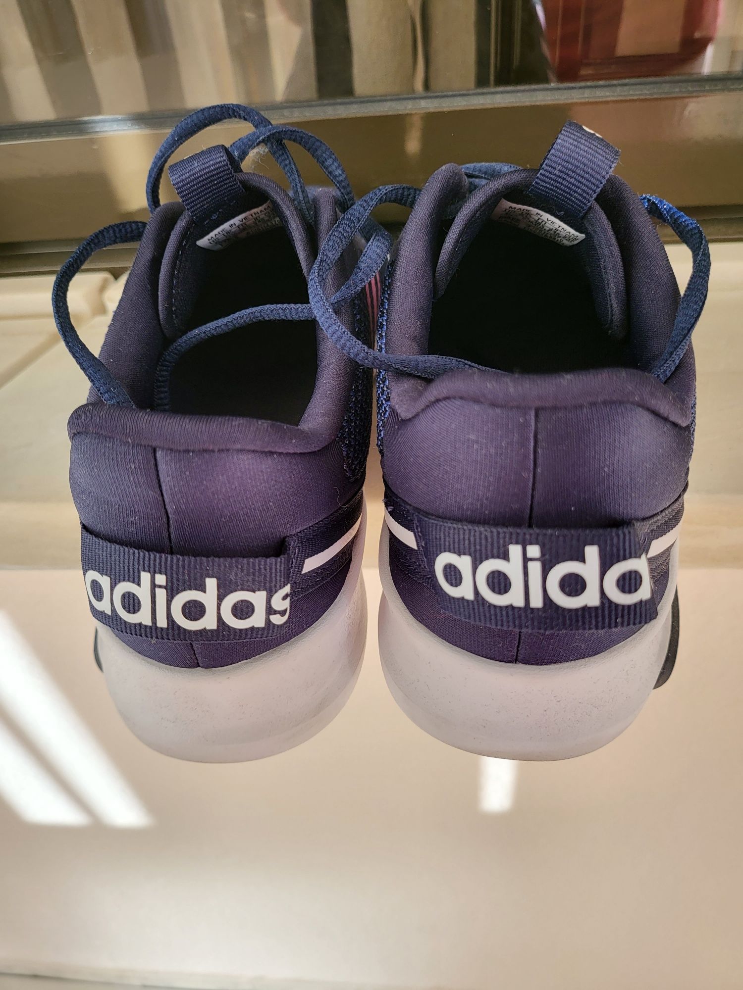 Ténis marca Adidas - 38 5