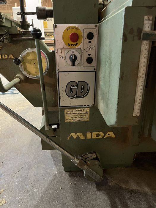 Maquina Universal MIDA