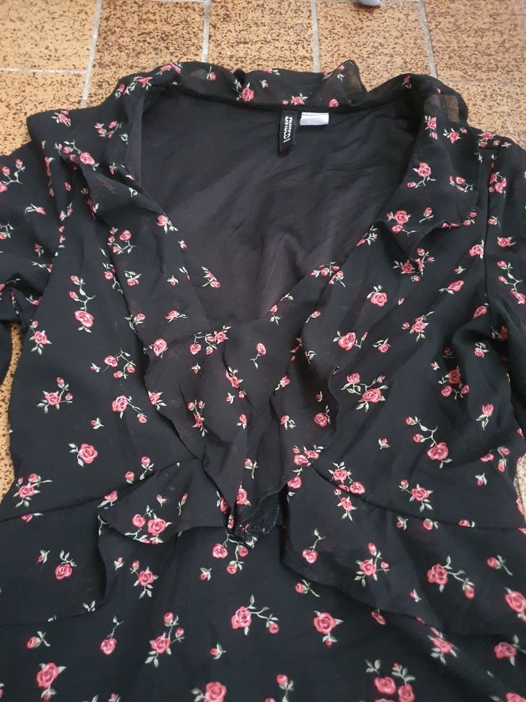 Bluzka mgiełka w kwiaty z rozszerzanymi rękawami pastel goth