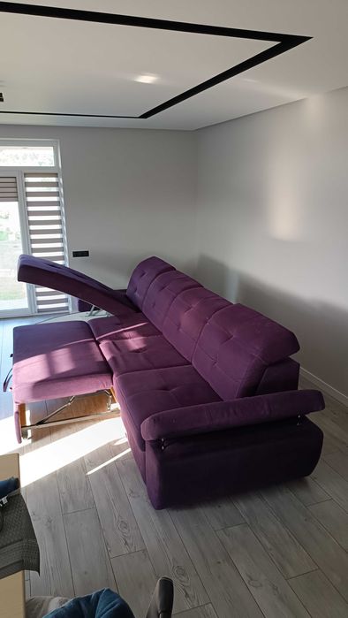 Диван у вітальню