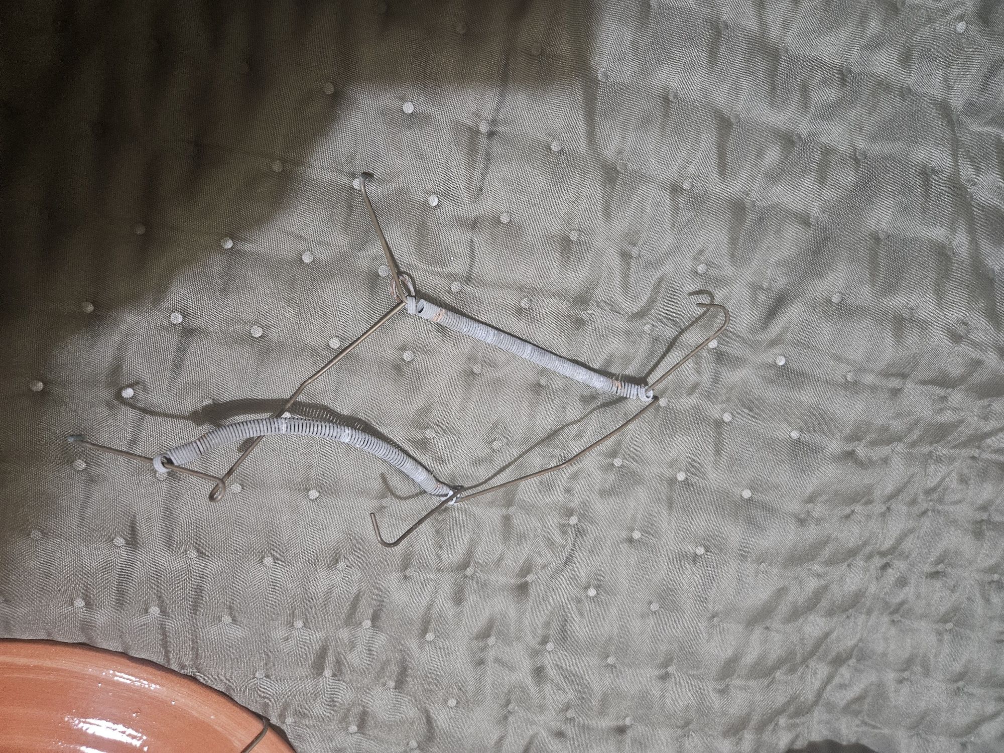 Pratos em barros com pinturas à mão