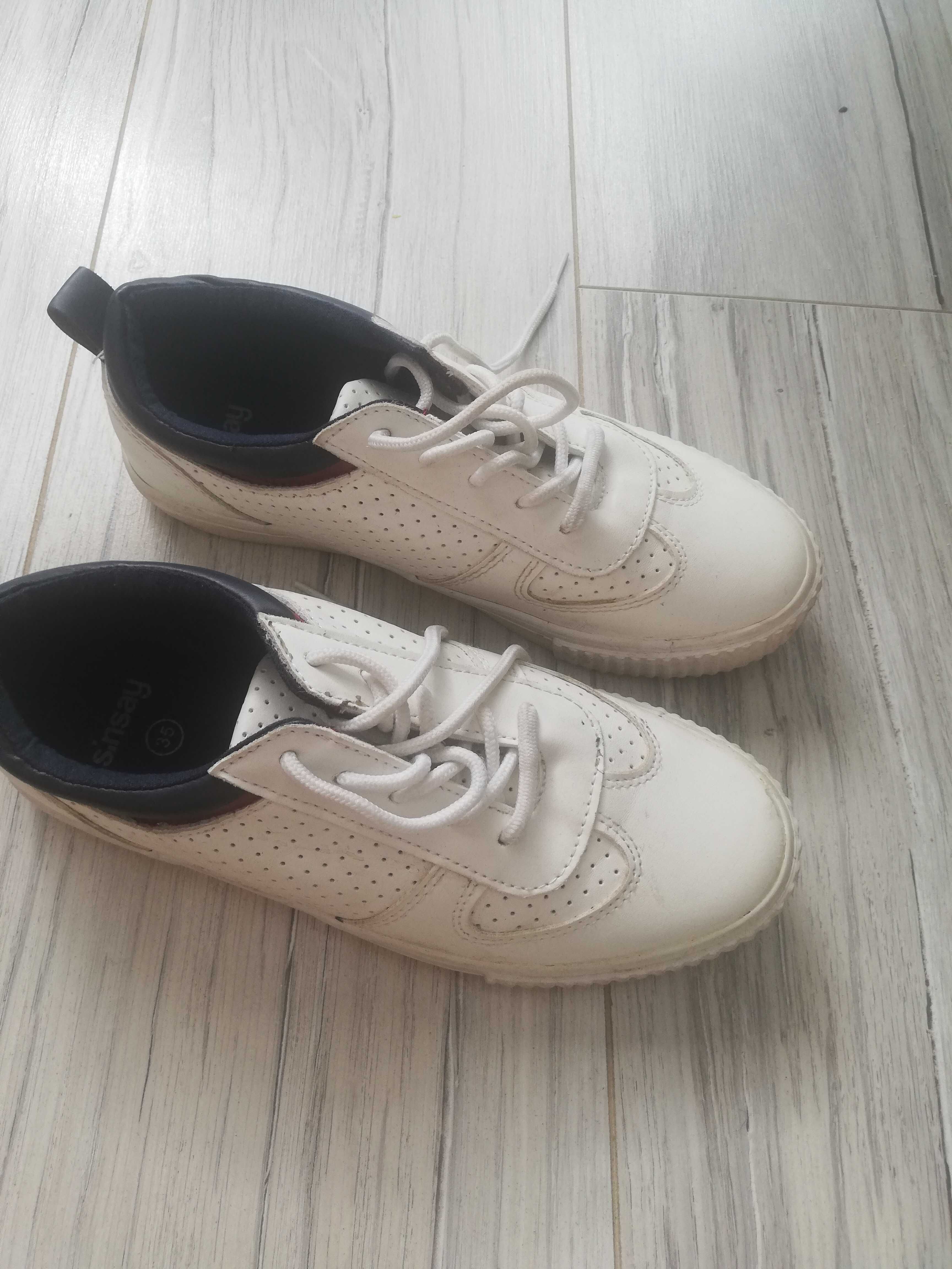 Buty sportowe chłopięce r. 35