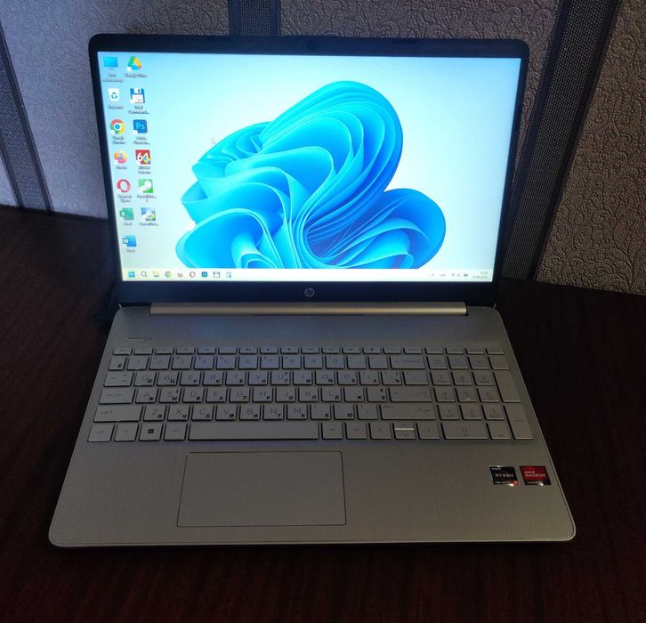 HP 15 Ryzen 5 5500U / 16GB RAM / 256GB SSD NVMe