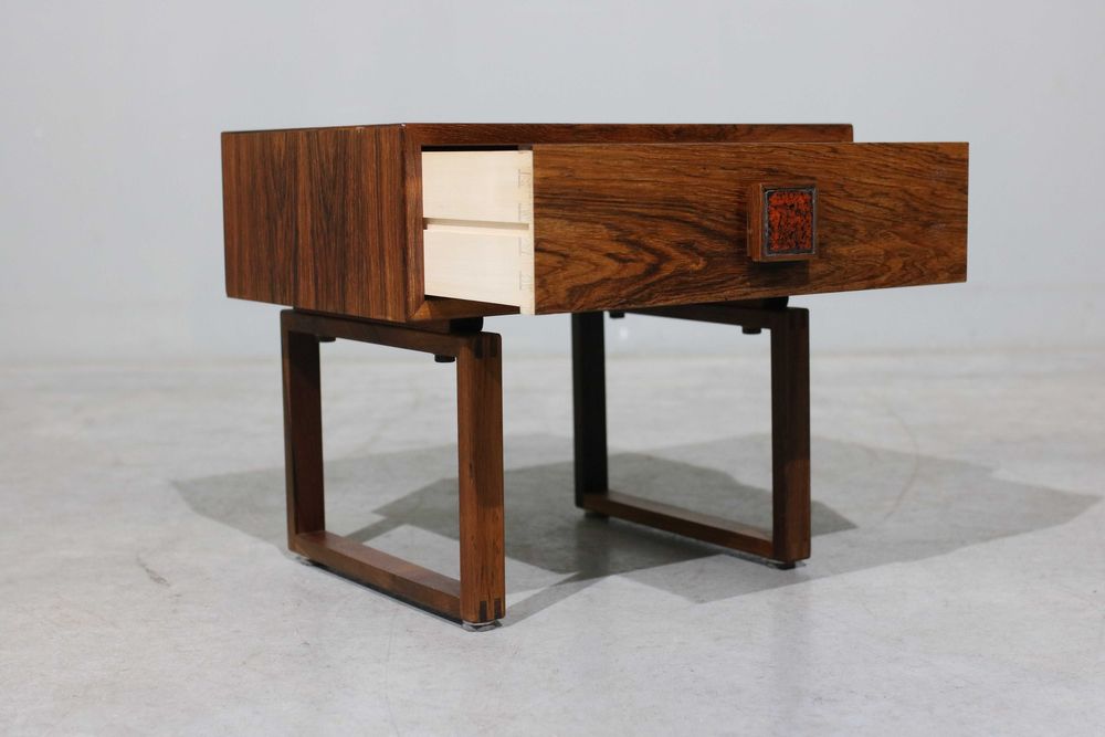 Mesinha de cabeceira em pau santo | Design Mid Century Modern