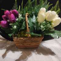 Квітковий кошик з тюльпанами