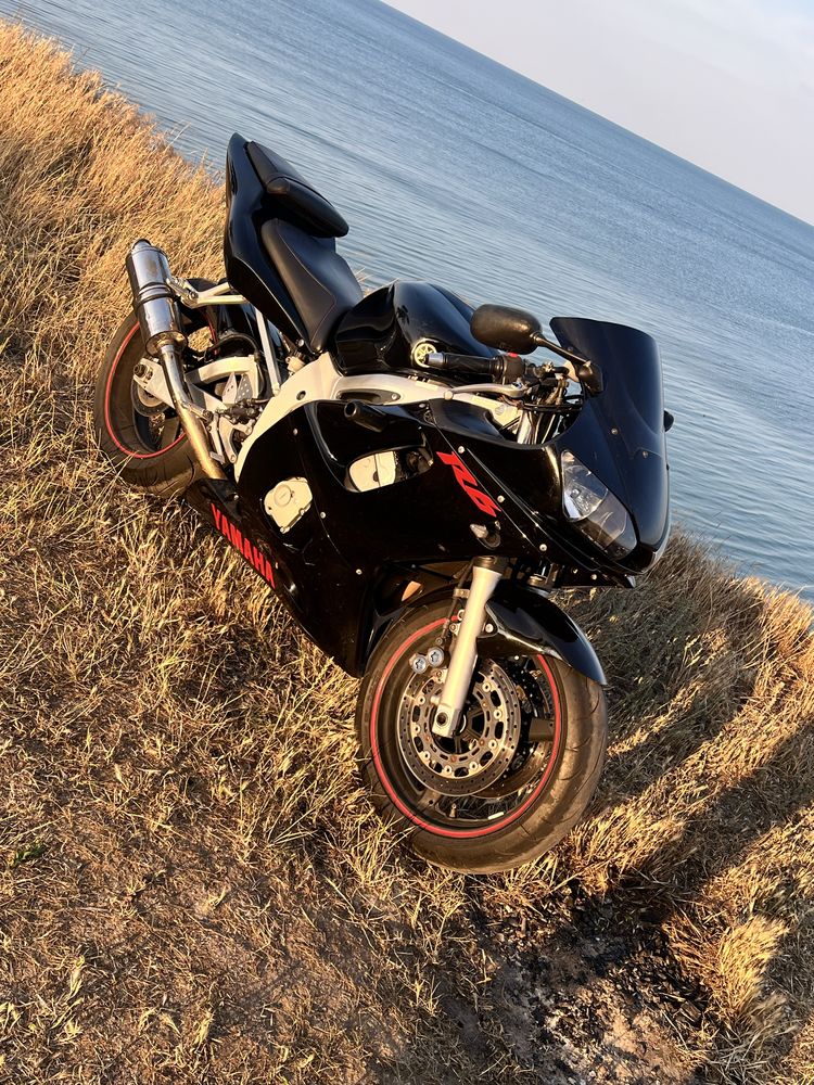 Yamaha yzf r6 спортбайк