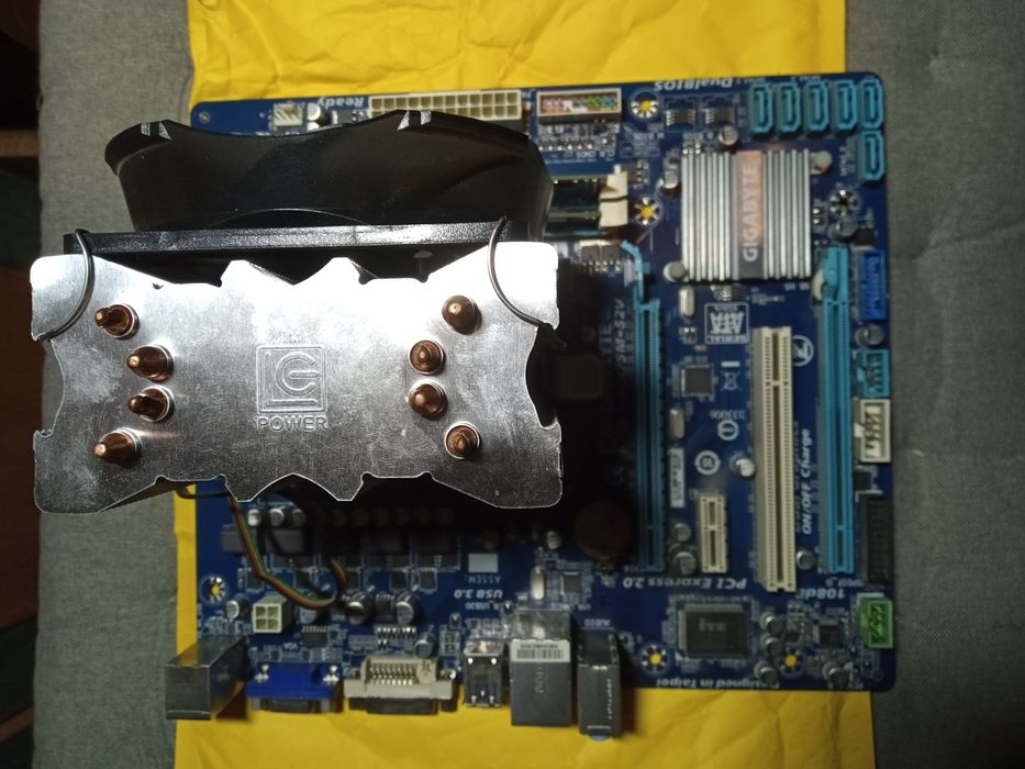 Płyta główna Gigabyte AMD FM1 + procesor + 8GB DDR3 + Chłodzenie