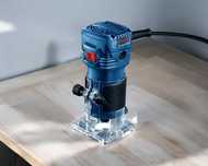 KOMPAKTOWA Frezarka Bosch 550W 1.4kg 6mm Zacisk PROWADNICA Równoległa