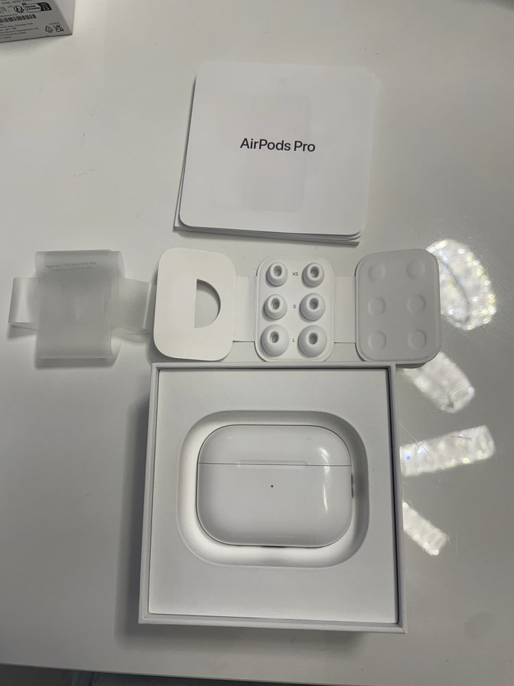 Oryginalne AirPods Pro 2 z etui MagSafe i USB-C