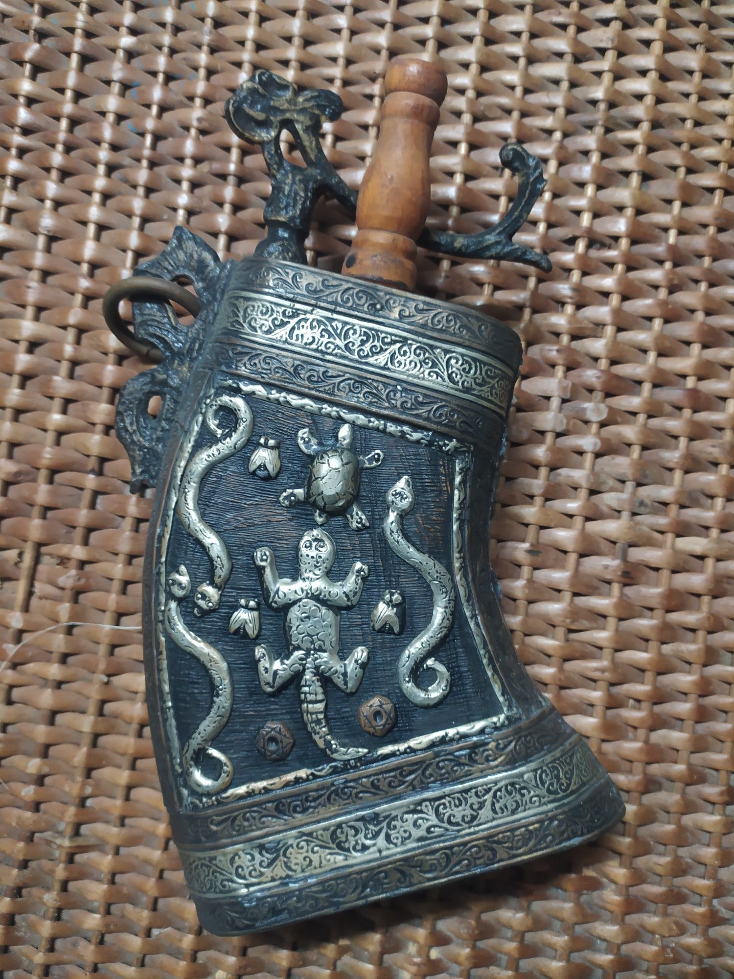 Frasco de pólvora tribal marroquino