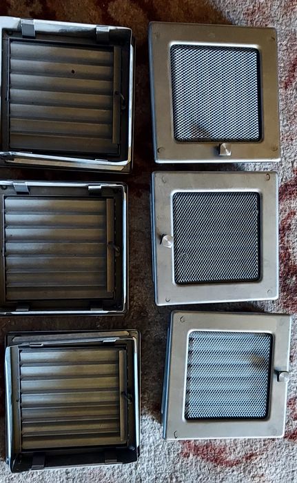 Kratka z żaluzją 17x17 surowa