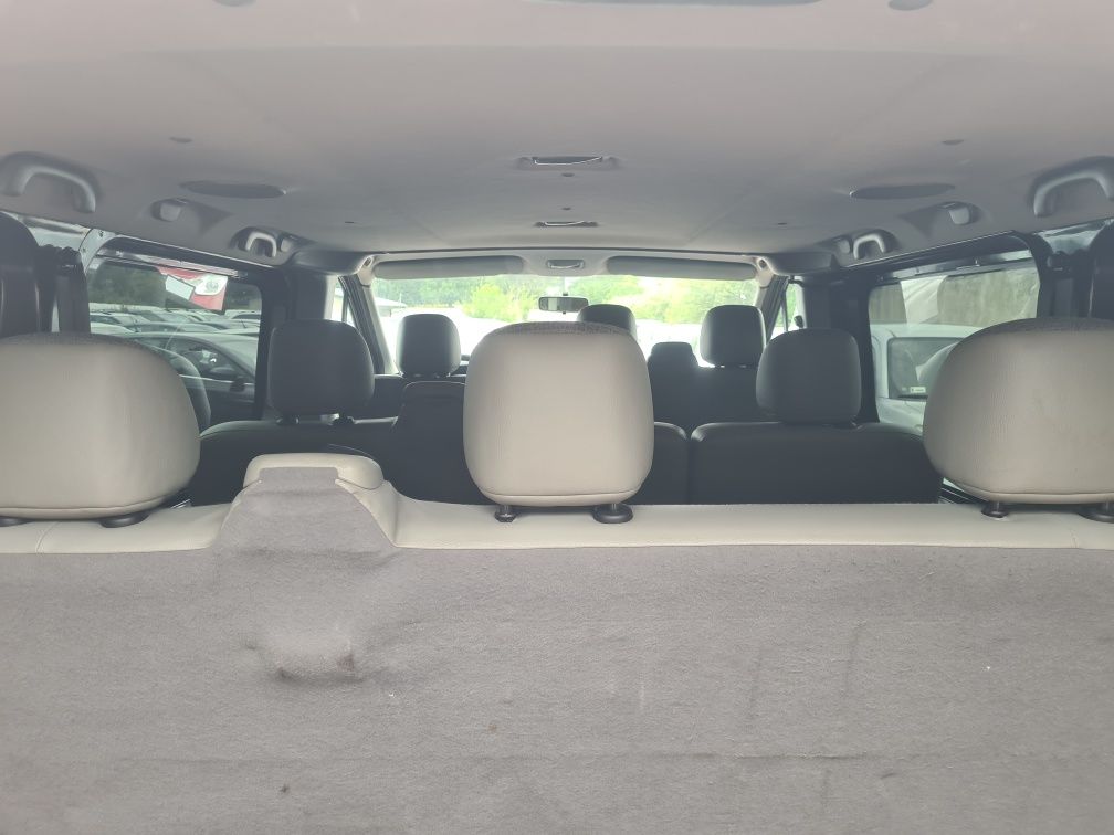 Renault Trafic / 2,0 diesel / 9 osób / klima / Alu / Zarejestrowany