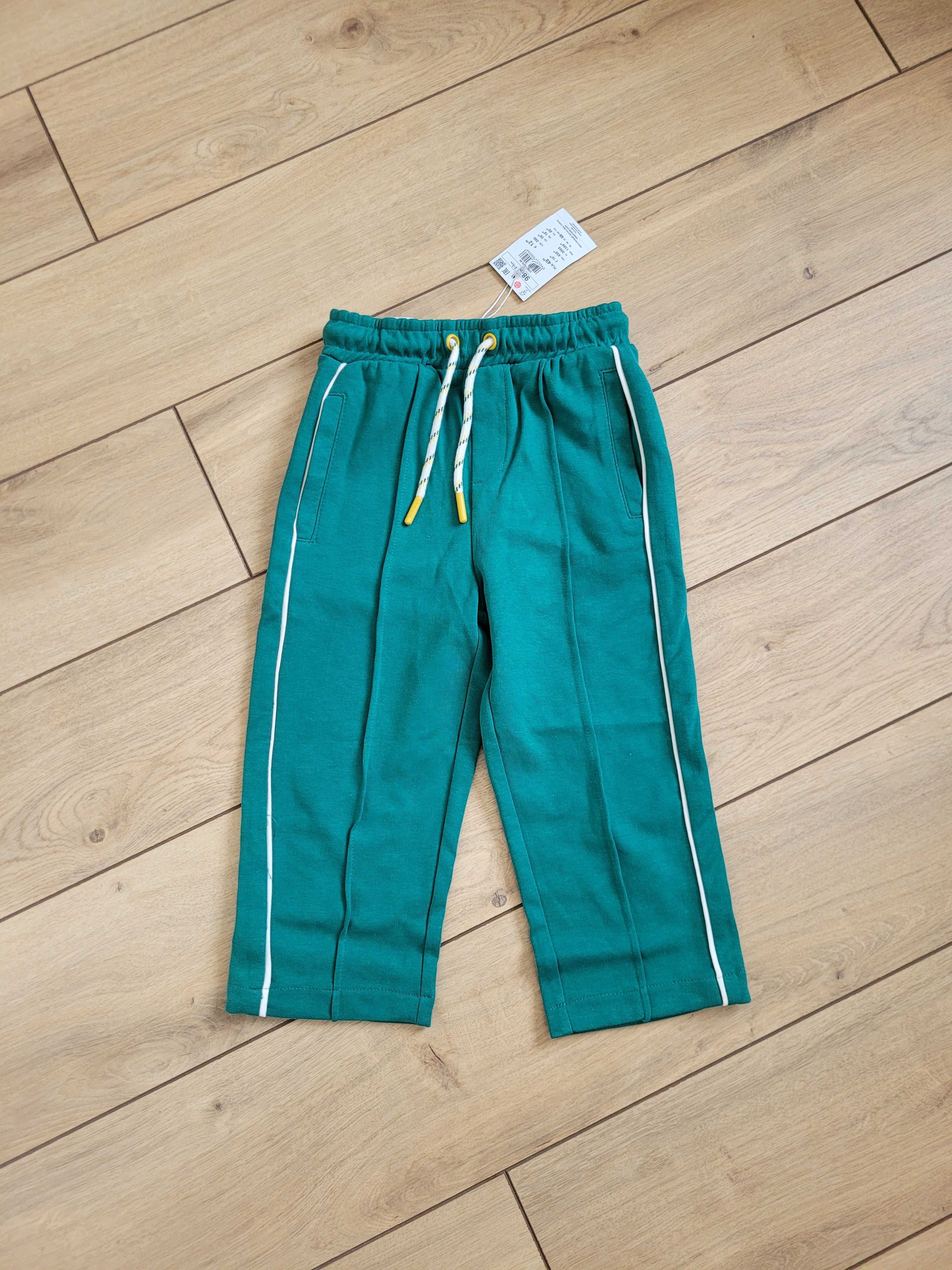Nowe spodnie chłopięce Reserved 98 2-3 lata dresowe zielone