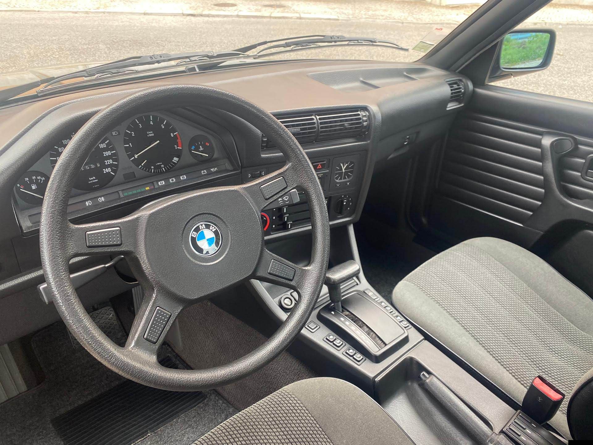 BMW E30 só 36.400kms