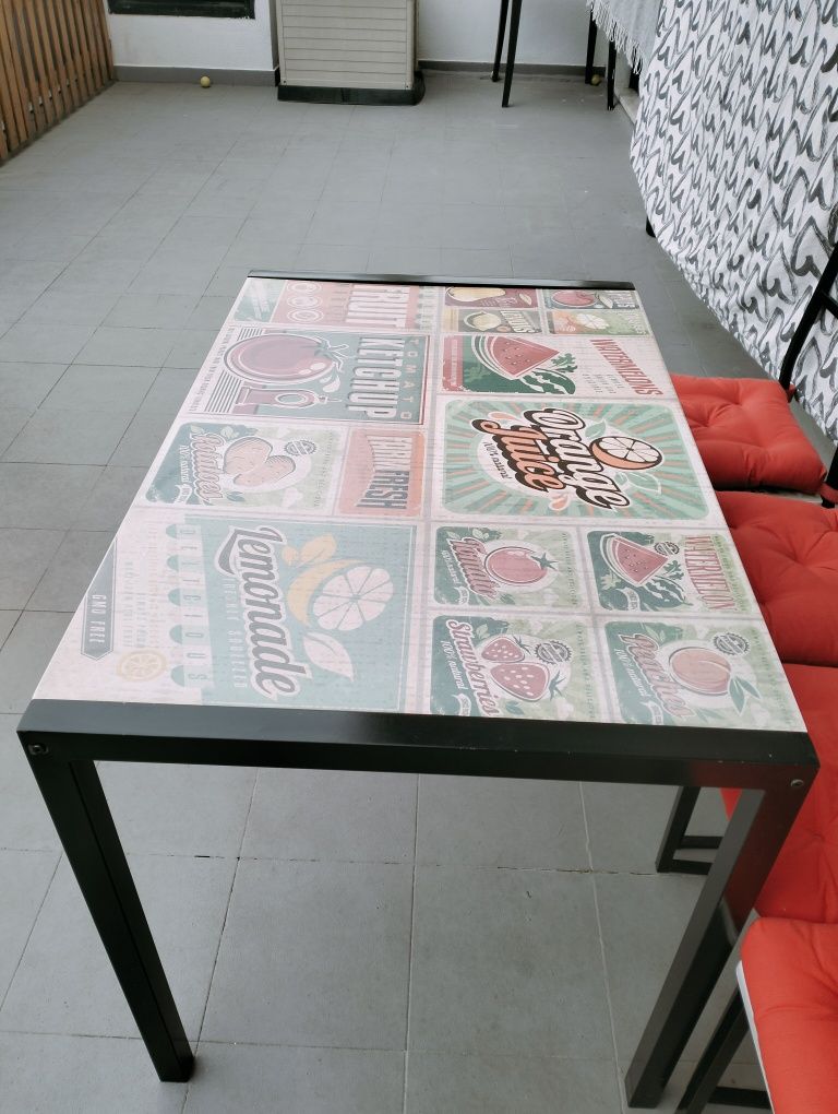 Mesa e 4 cadeiras