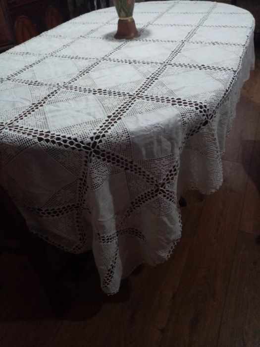 Toalha de mesa croché e linho
