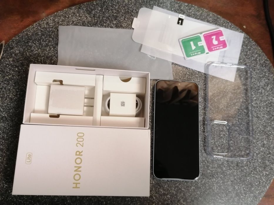 Продам смартфон Honor 200 Lite 12/256 гб