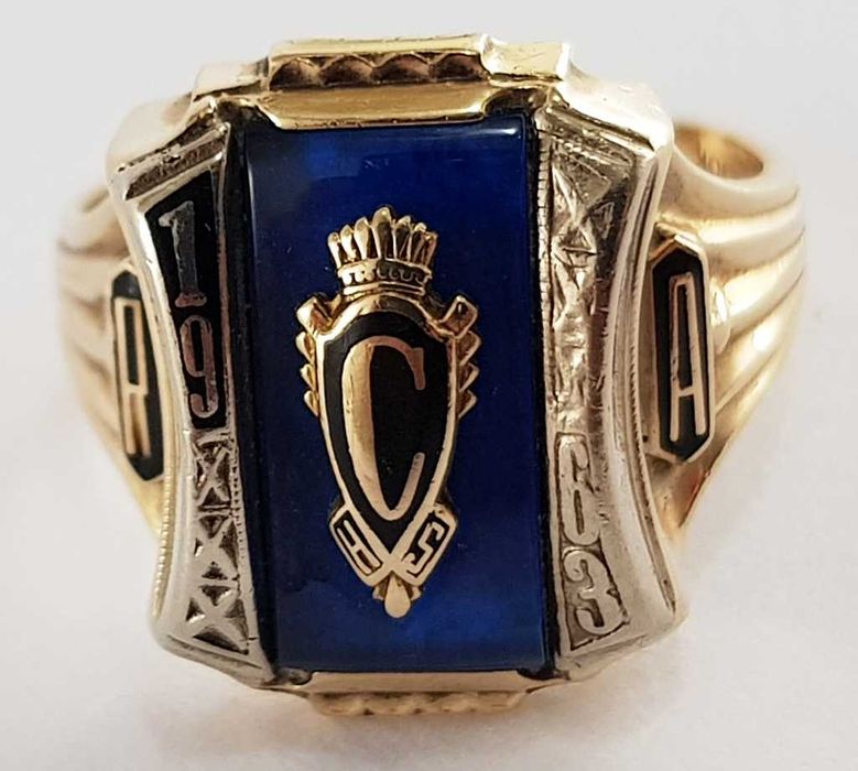 Złoty sygnet z herbem Królewskiej Akademii Sztuki - Rzadki