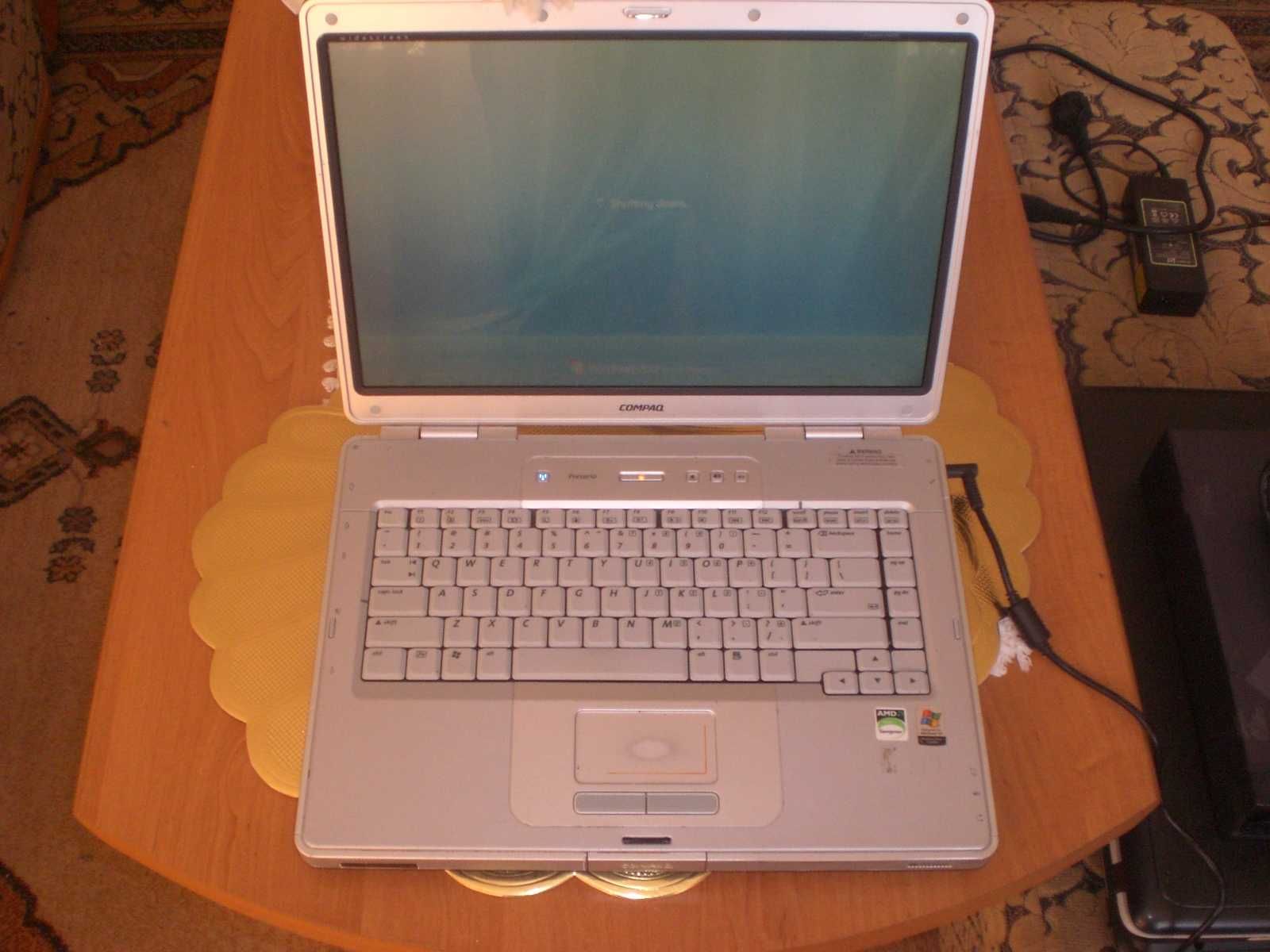 Compaq presario V5000