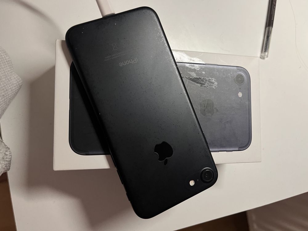 iphone 7 używany z uszkodzeniem