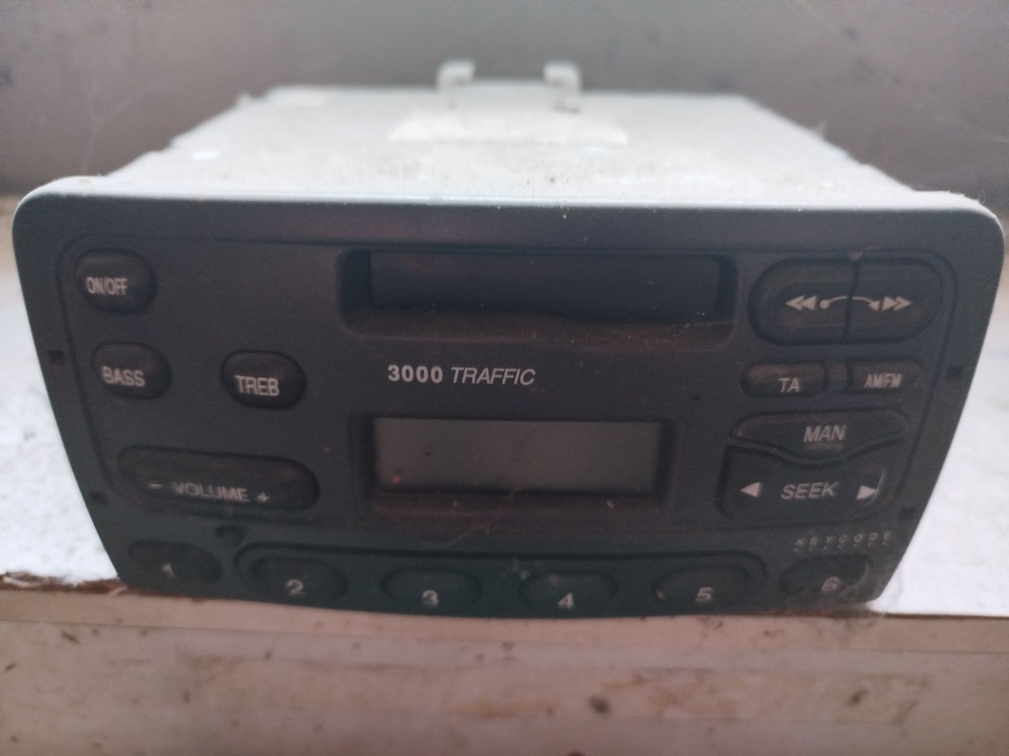 Radio automóvel Ford l, em bom estado