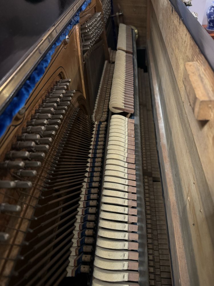 Piano  antigo Lubitz