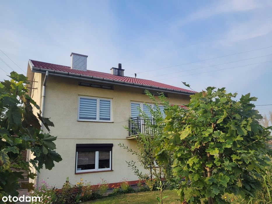 Dom z ogrodem- gotowy do zamieszkania.