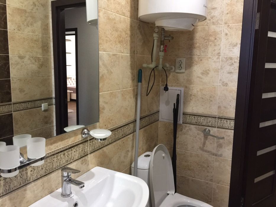 Подобова оренда квартири.. Двухкомнатная. 95 квартал, Центр, Ашан