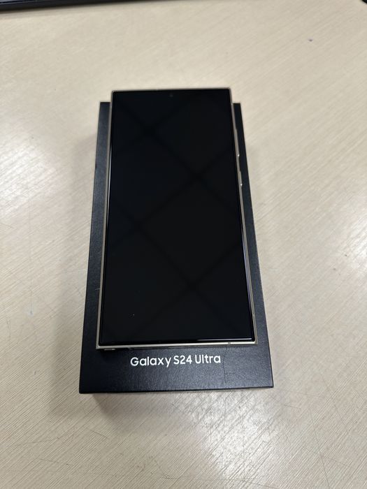 Смартфон Samsung Galaxy S24 Ultra 5G 12/256Gb Titanium Gray Global
