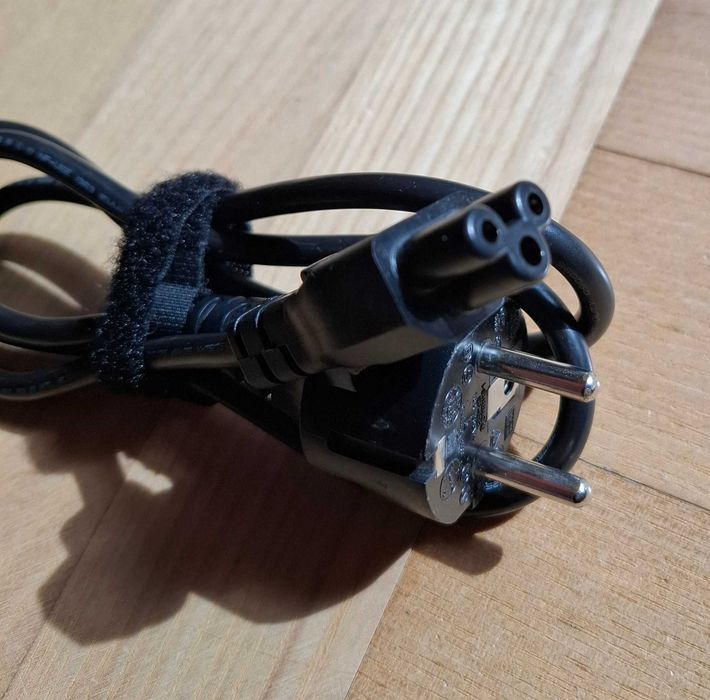 Kabel zasilający laptop koniczynka