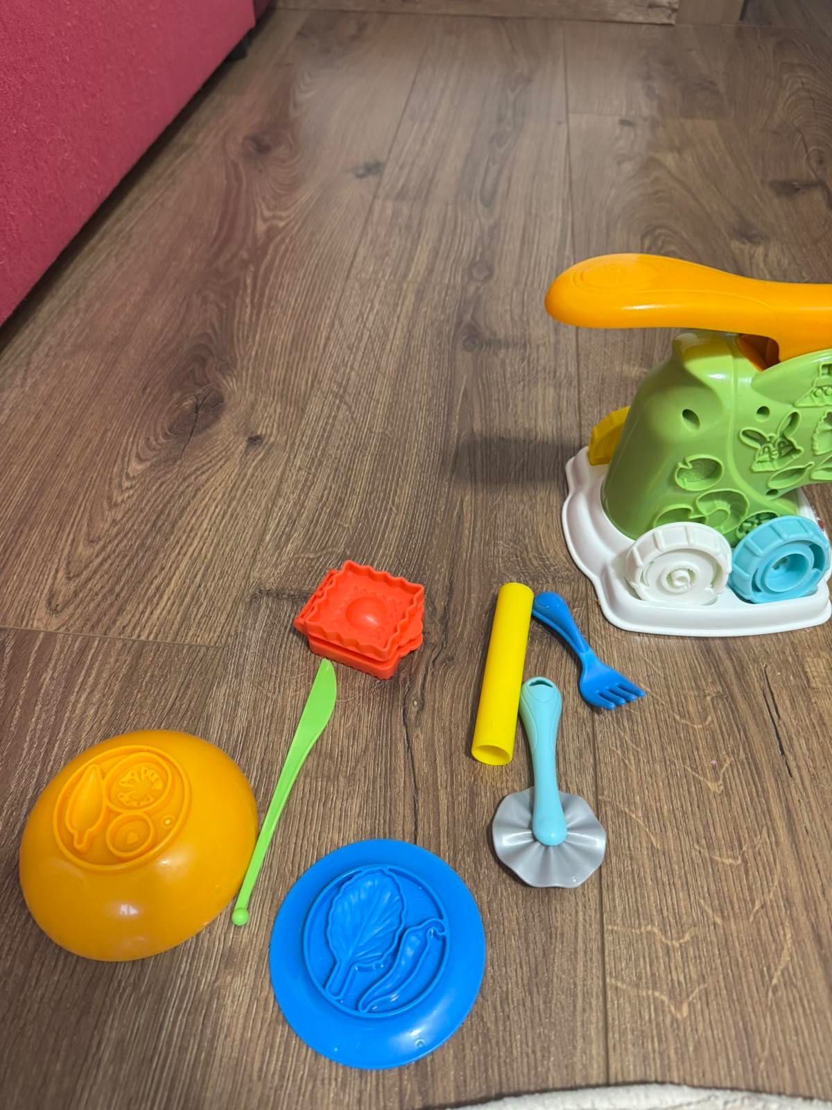 Набір машинка для лапші кухня Play doh