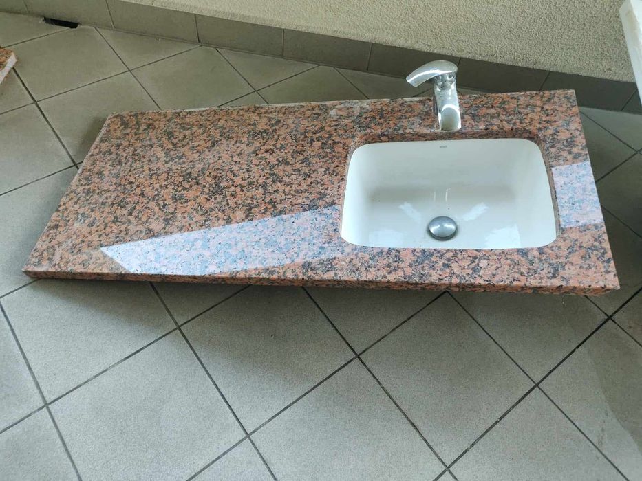 Blat kamienny z umywalka podblatowa 120 x 55 cm