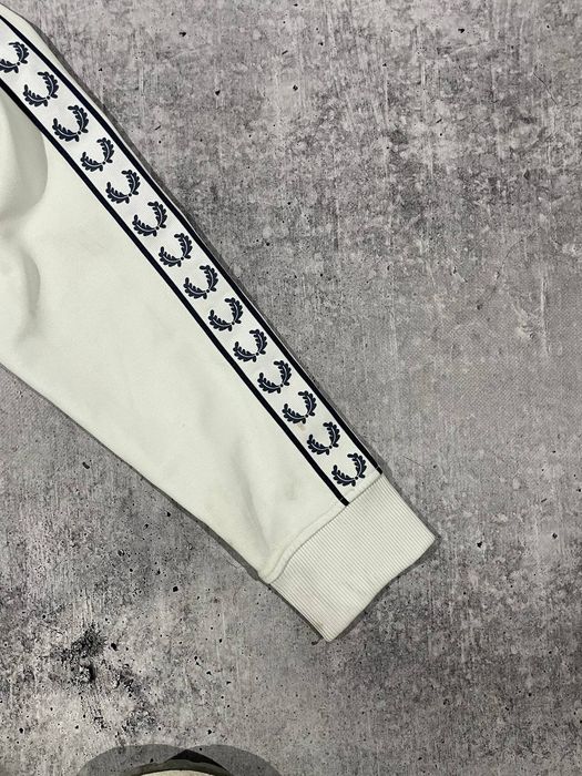 Олимпийка Fred Perry с лампасами